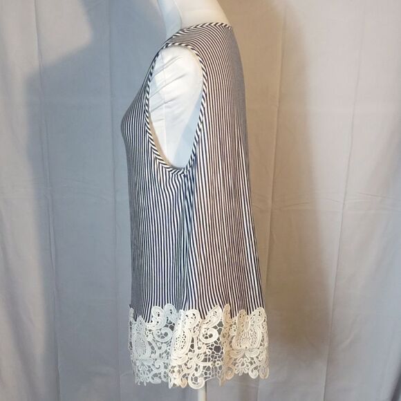 Cha Cha Vente Striped Asymmetrical Top - Picture 4 of 9